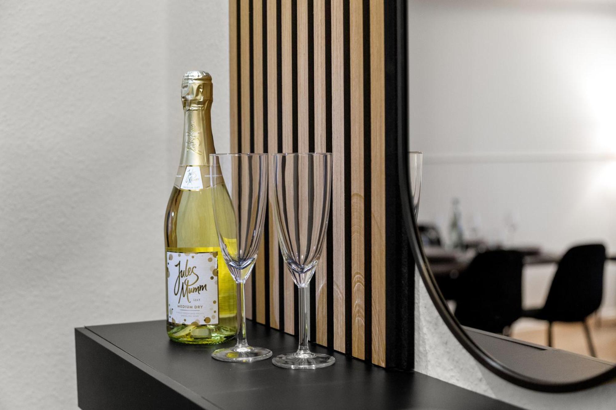 Vinful: Premium-Apartment Mit Balkon Und Parkplatz Mülheim an der Ruhr Exterior foto